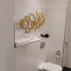Großes Zimmer mit zwei Einzelbetten